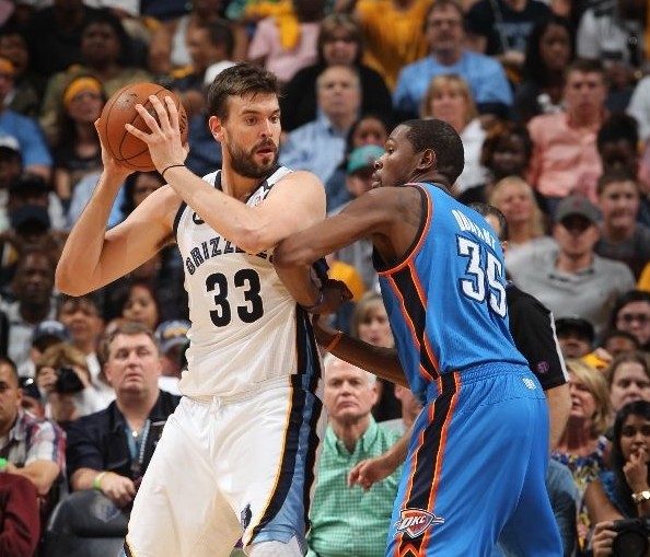 两名稳定的 两名稳定的